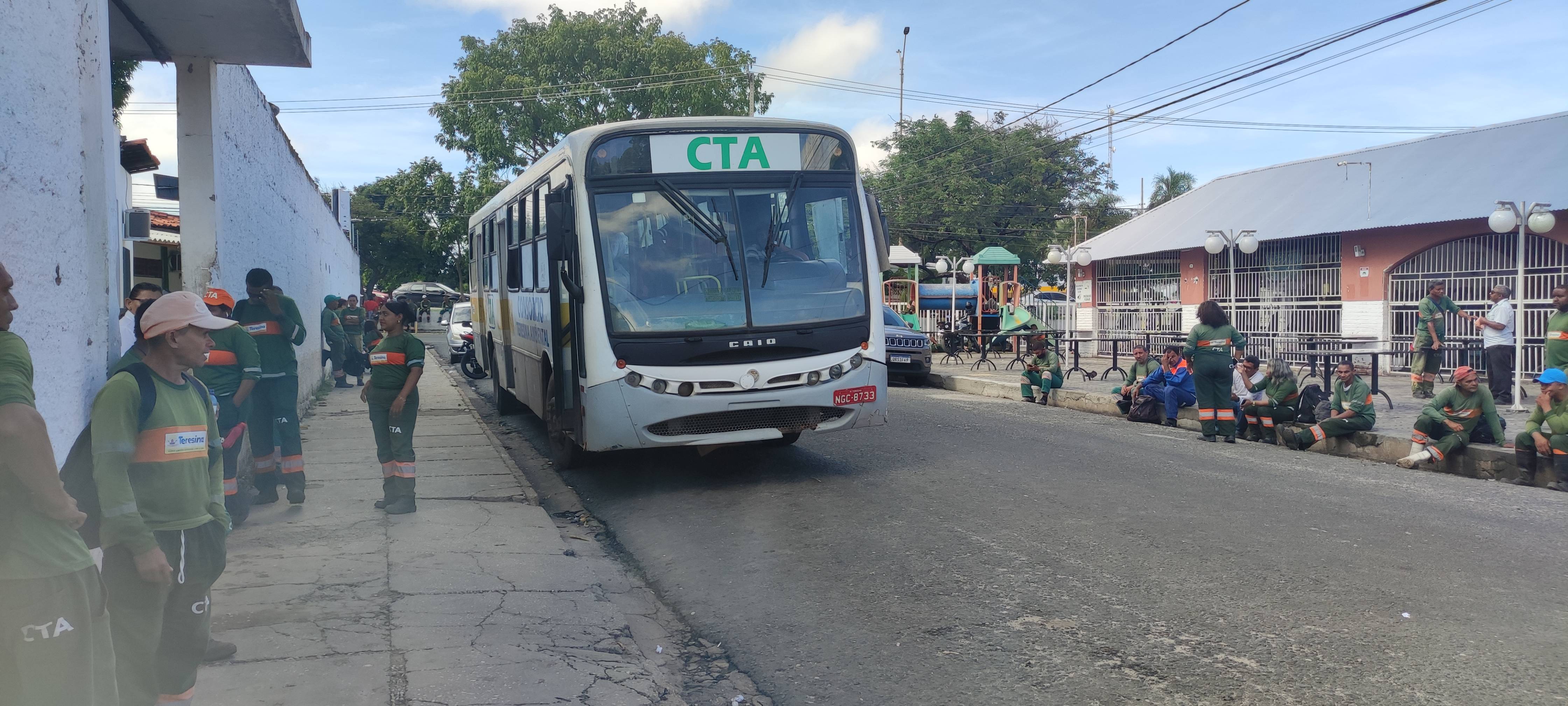 Em greve a dois dias limpeza pública quer saber destino de R$ 2.6 milhões